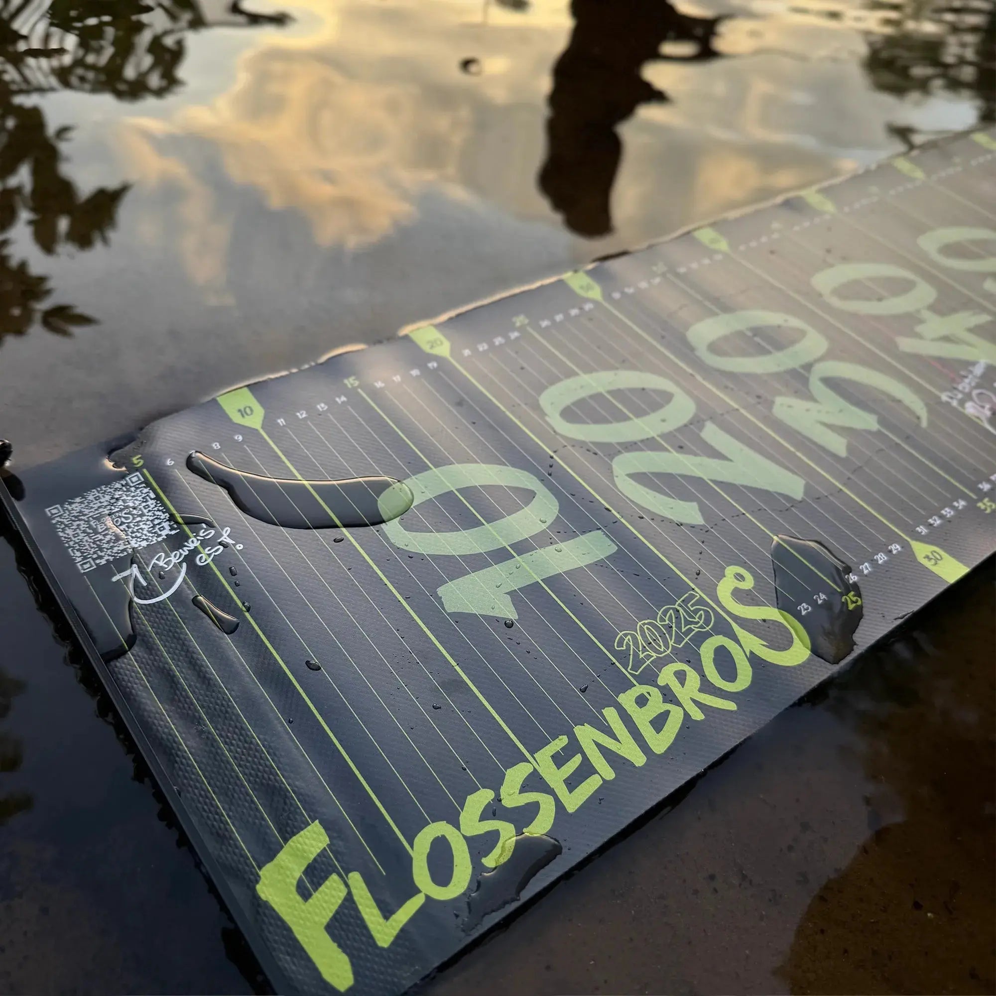 FlossenBros Fisch-Messbrett im Einsatz am Wasser – wasserfest und langlebig